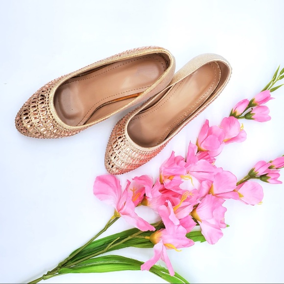 champagne heels closed toe